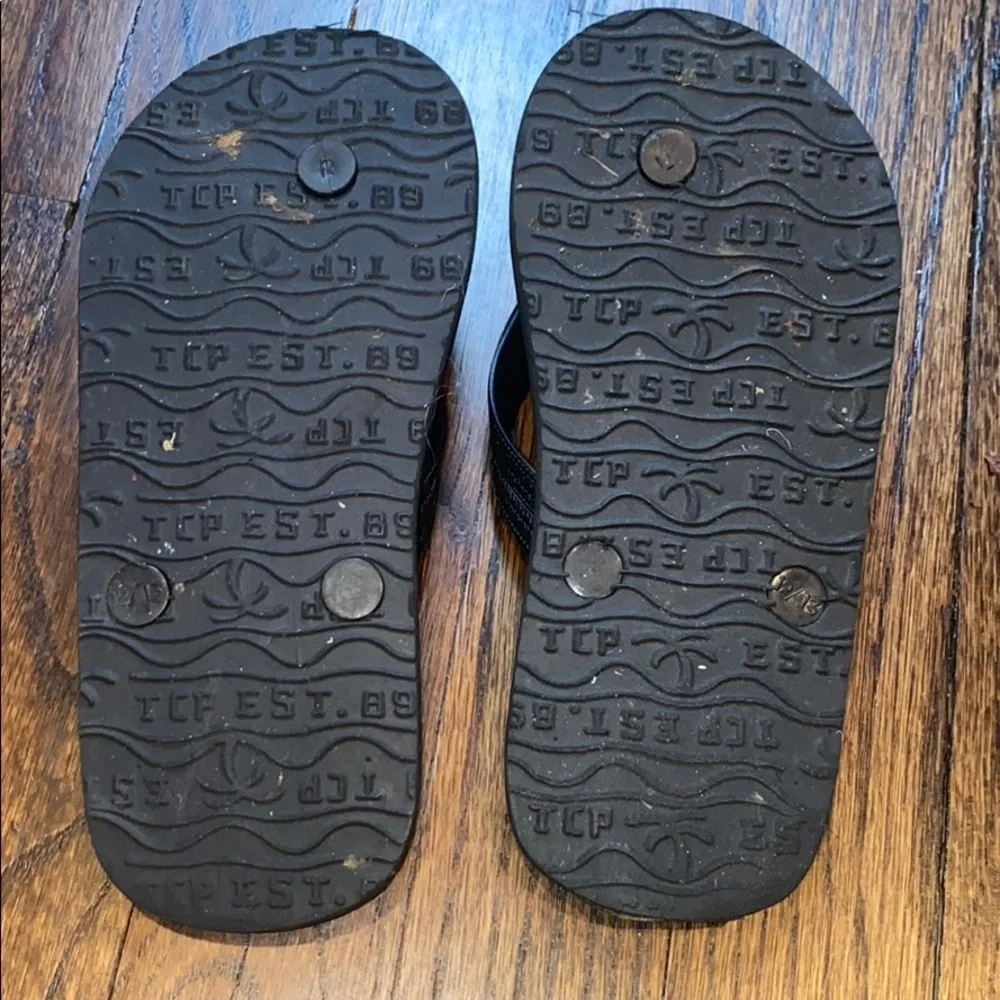 Old navy flip flops great condition